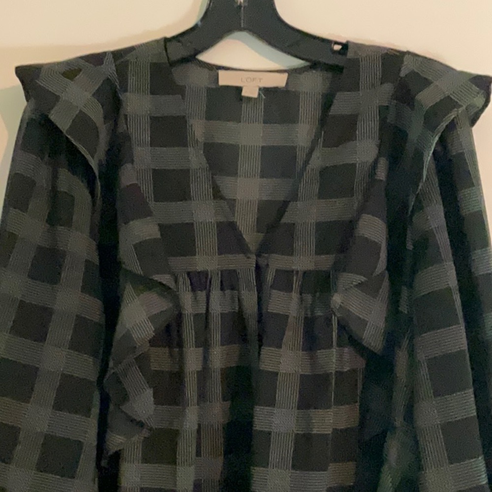 Loft Blouse Plaid Print Grey White Puff Sleeve Ruffle Bowes Size Medium - Picture 2 of 6